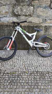 Bicicleta de downhill