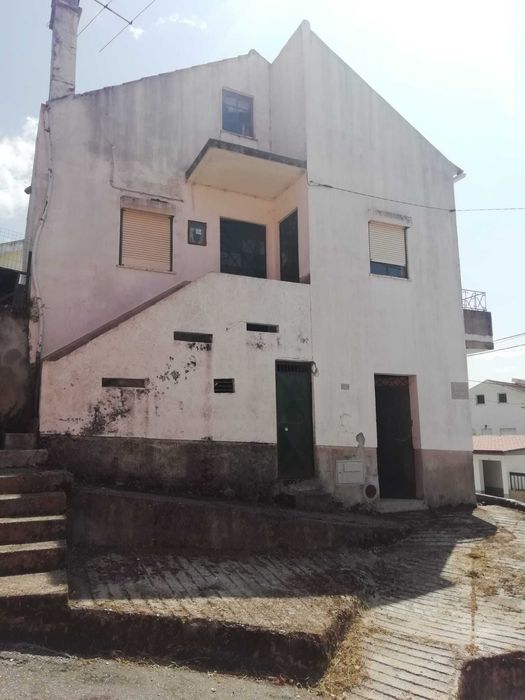 Casa para arredar em Mangualde da Serra - Gouveia