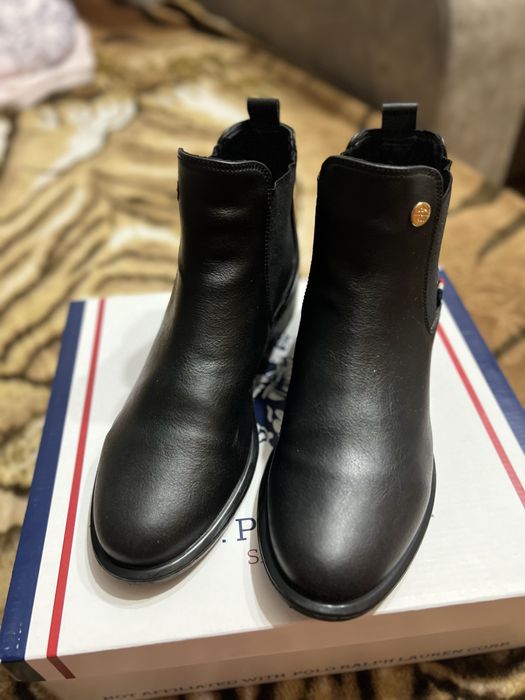 Жіночі шкіряні ботинки