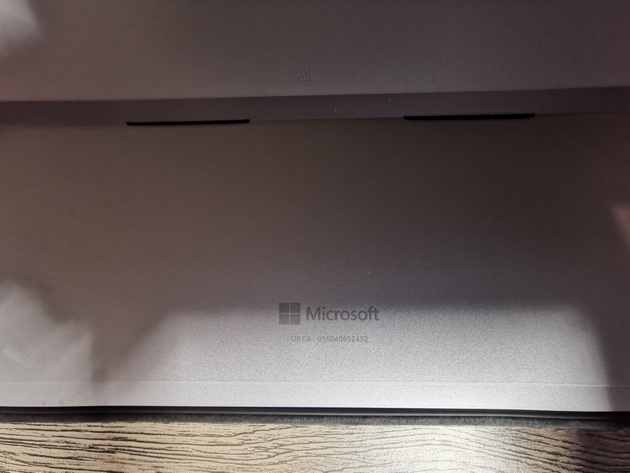Micrasoft Surface 3 1657 2 in 1 Komputer/Tablet FHD/4GB/128GB SSD/Win1