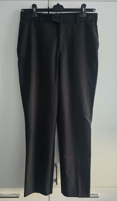 Czarne chinosy – Mango