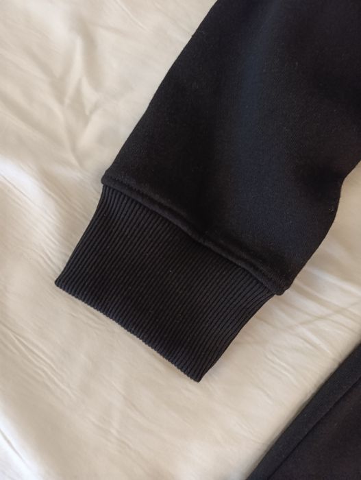 Quicksilver black tamanho S mas penso que é um intermédio para M