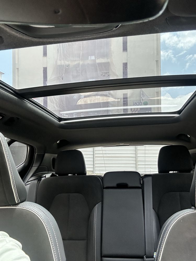 Volvo XC40 P8, AWD, Eléctrico, versão Dual Motor 408 cv