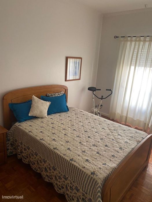 528487 - Quarto com cama de casal em...