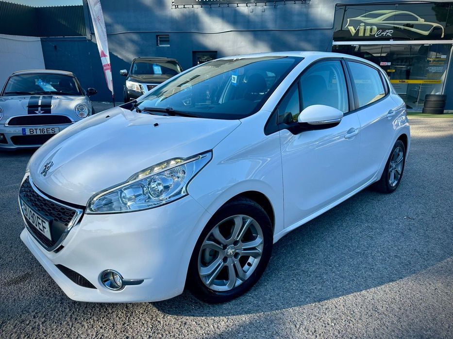 Peugeot 208 1.2 PureTech Allure EAT6