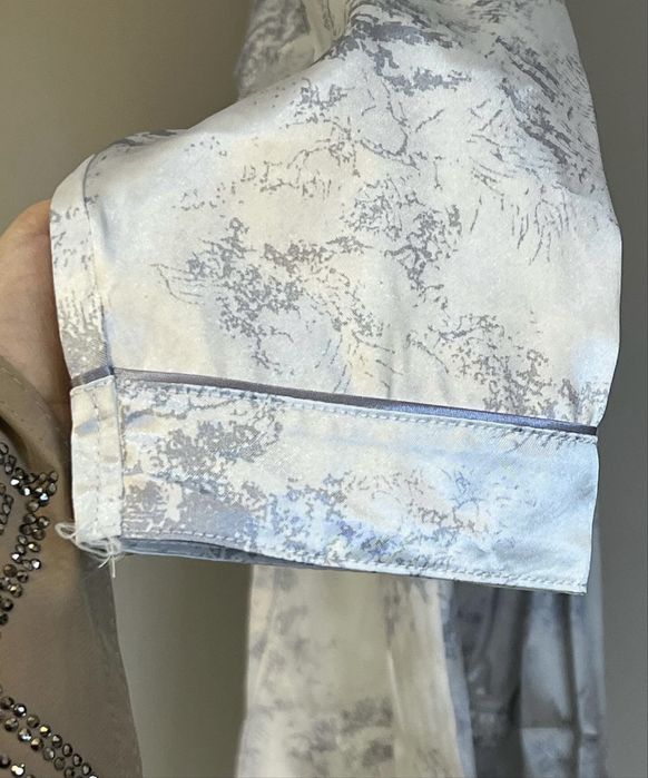 Шовкова піжама голуба домашній комплект з трендовим принтом, як ivina