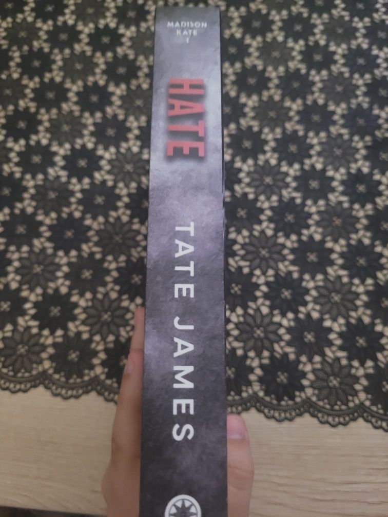 Książka "Hate" T.J
