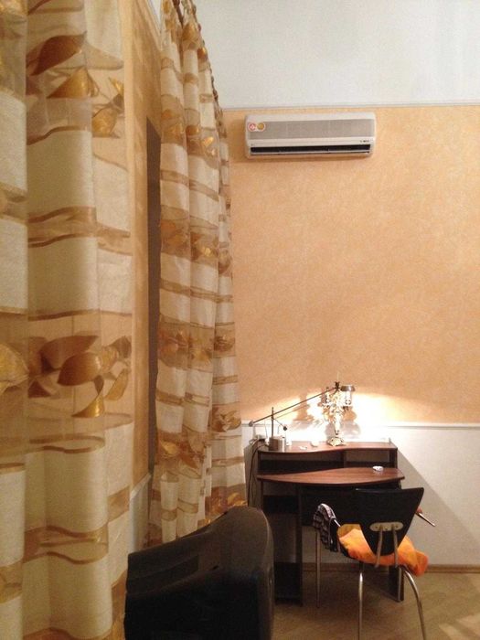 Центр міста. Горсад. Дерибасівська. Середній поверх. Ремонт. Меблі