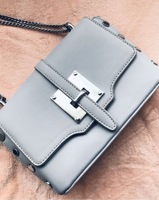 На цепочке сумка сумочка клатч кросбоди