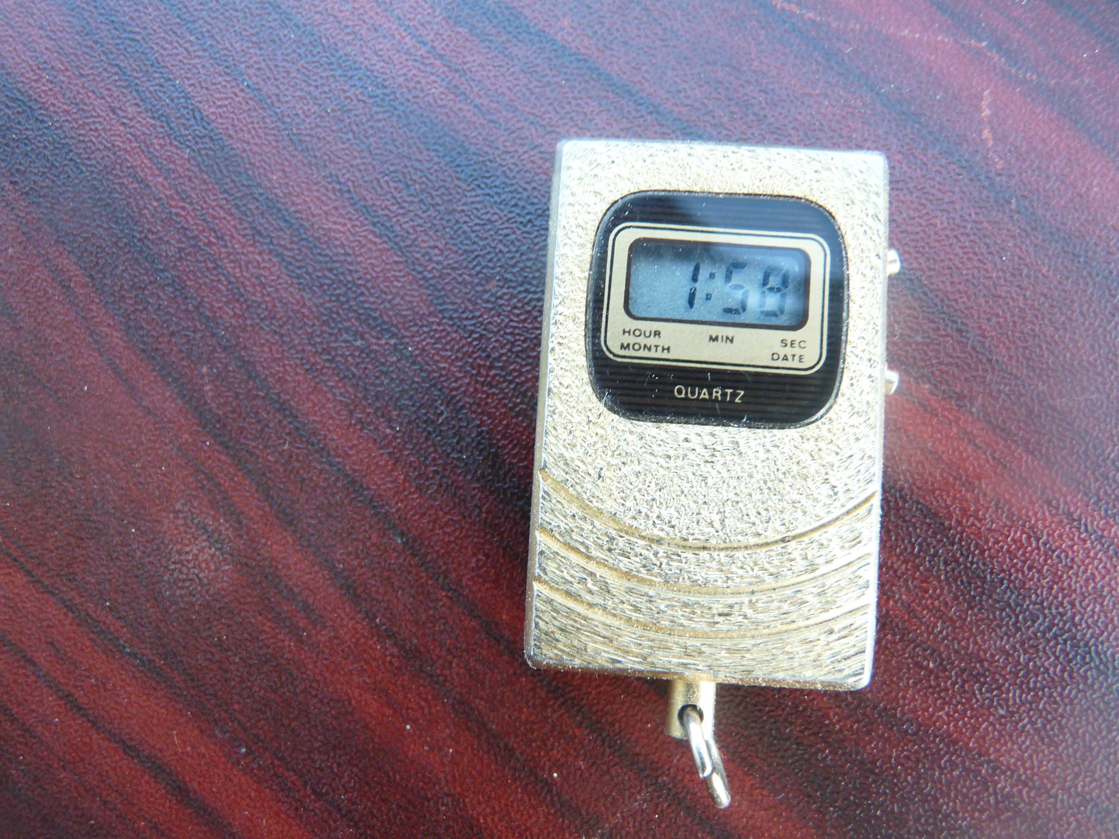 zegarek elektroniczny-wisiorek