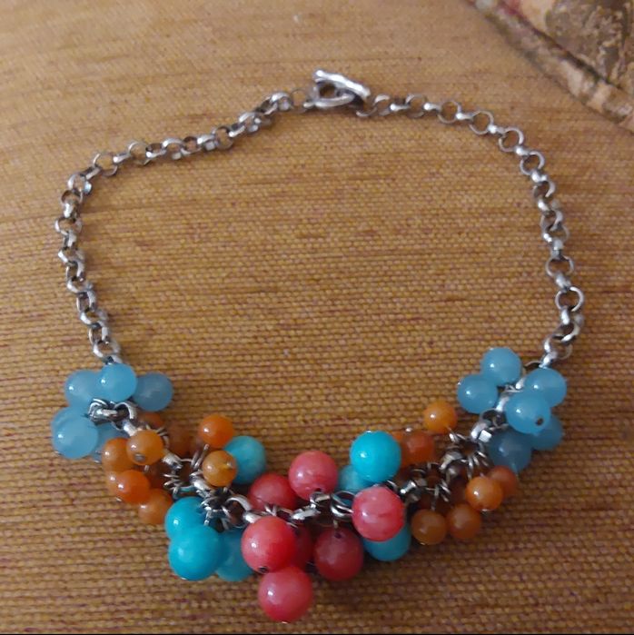Colar contas em pedra e metal