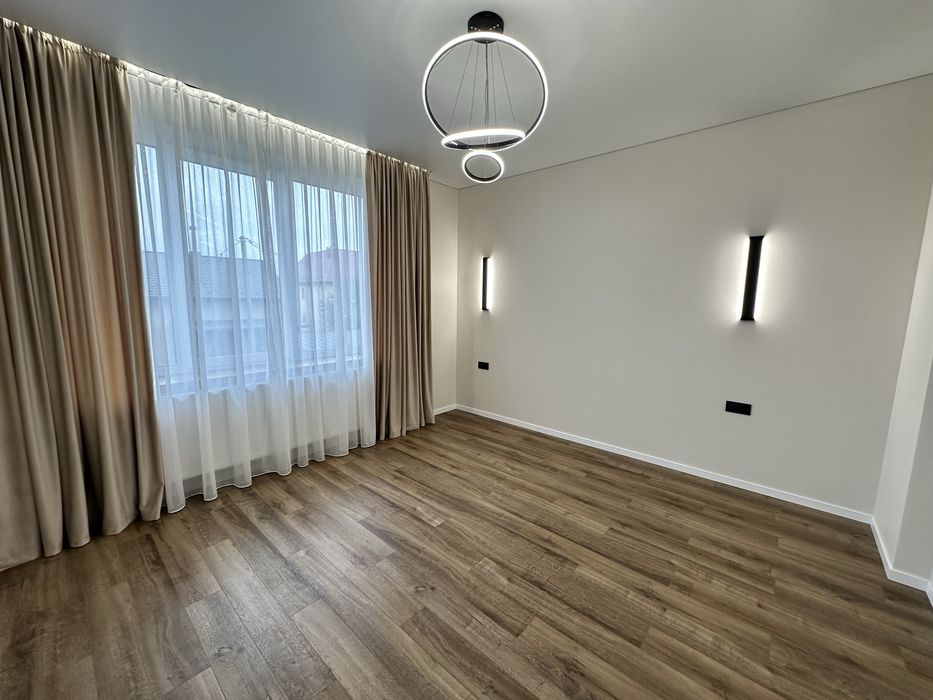 Продам будинок в Крихівцях поруч вулиці Садова.