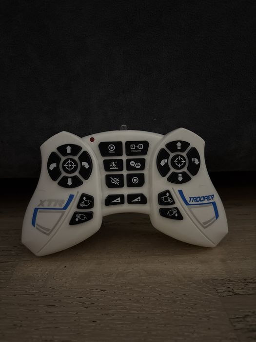 Продам робота на пульті управління із зарядкою