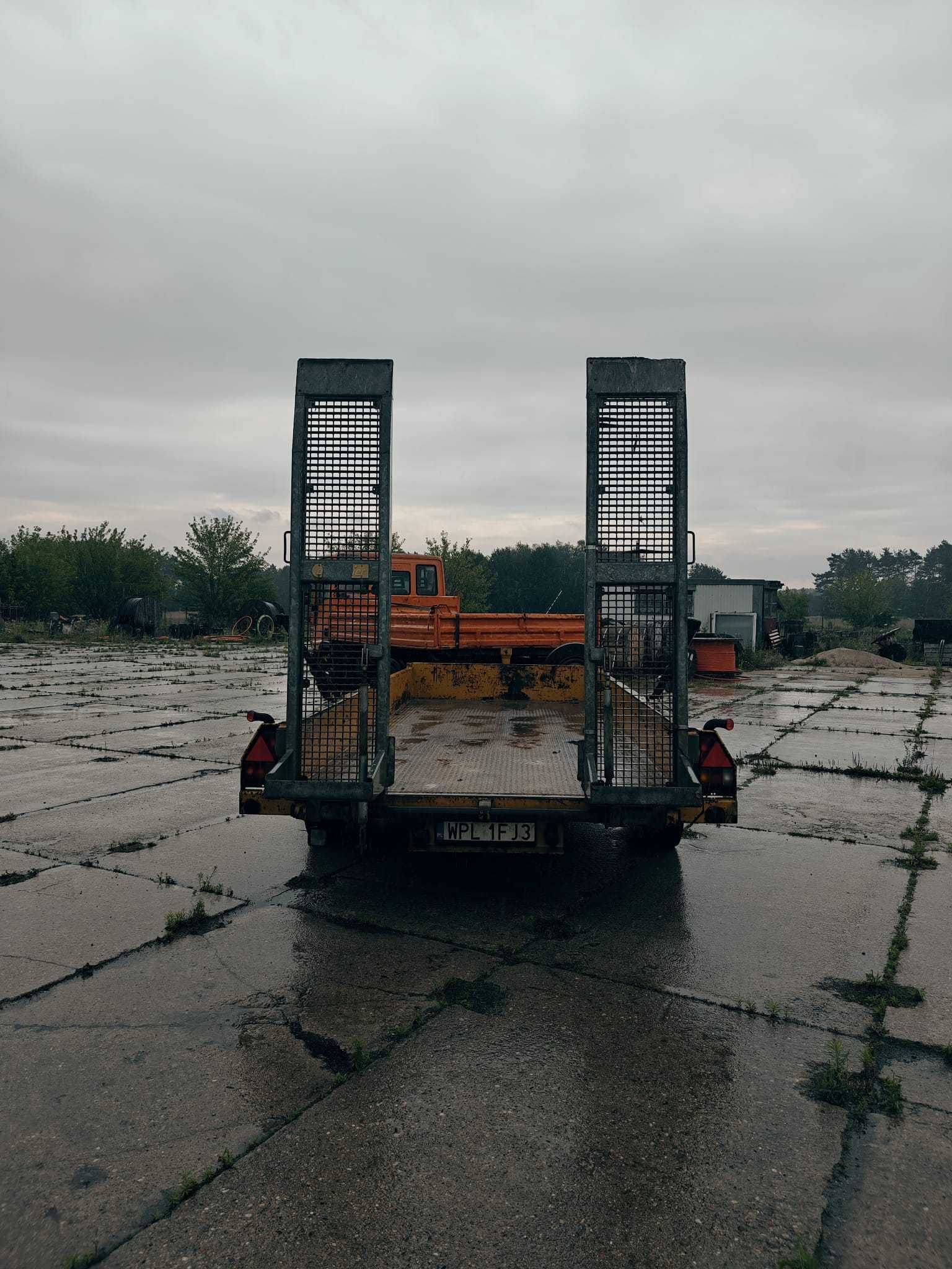 Iveco Eurocargo 75E80 WYWROTKA 2008 z przyczepą do koparek