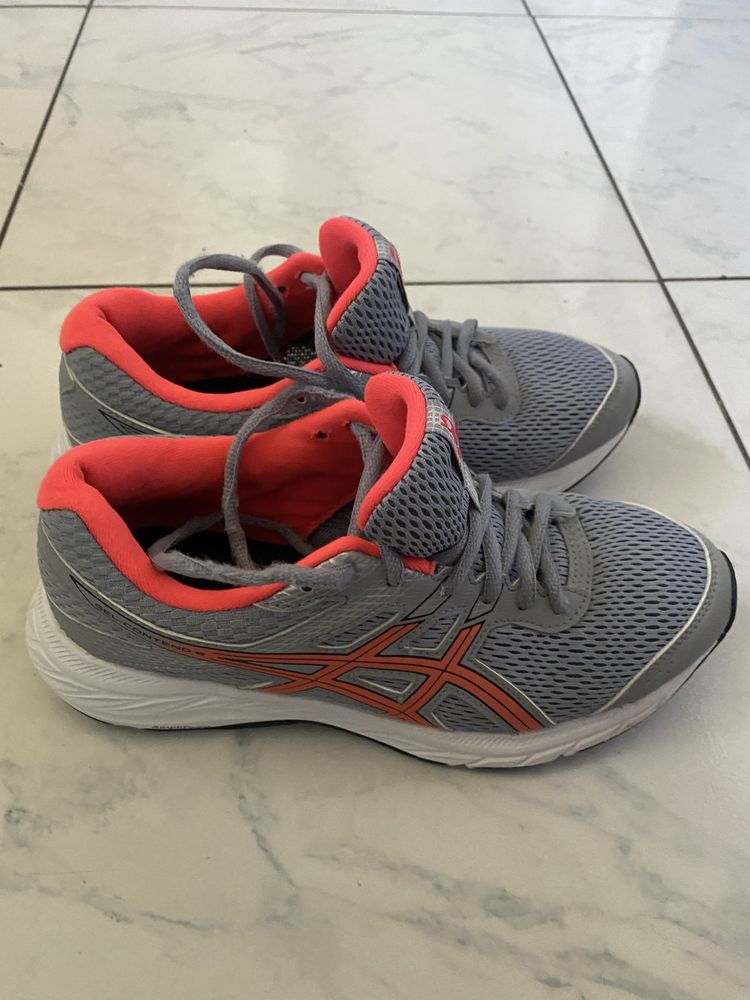 Продам оригінальні кросівки Asics 37,5  розмір
