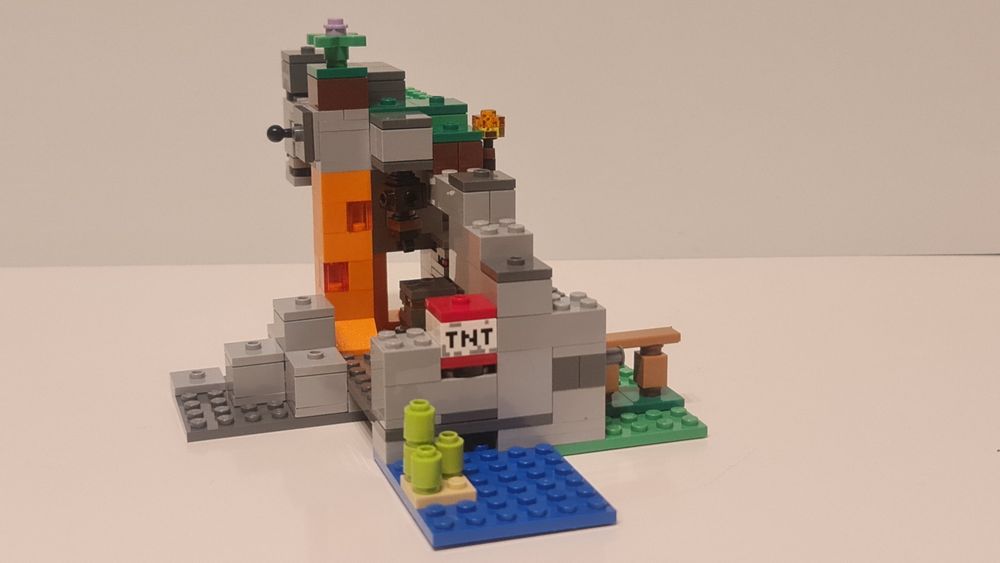 Zestaw Lego Minecraft 21141 Jaskinia Zombie