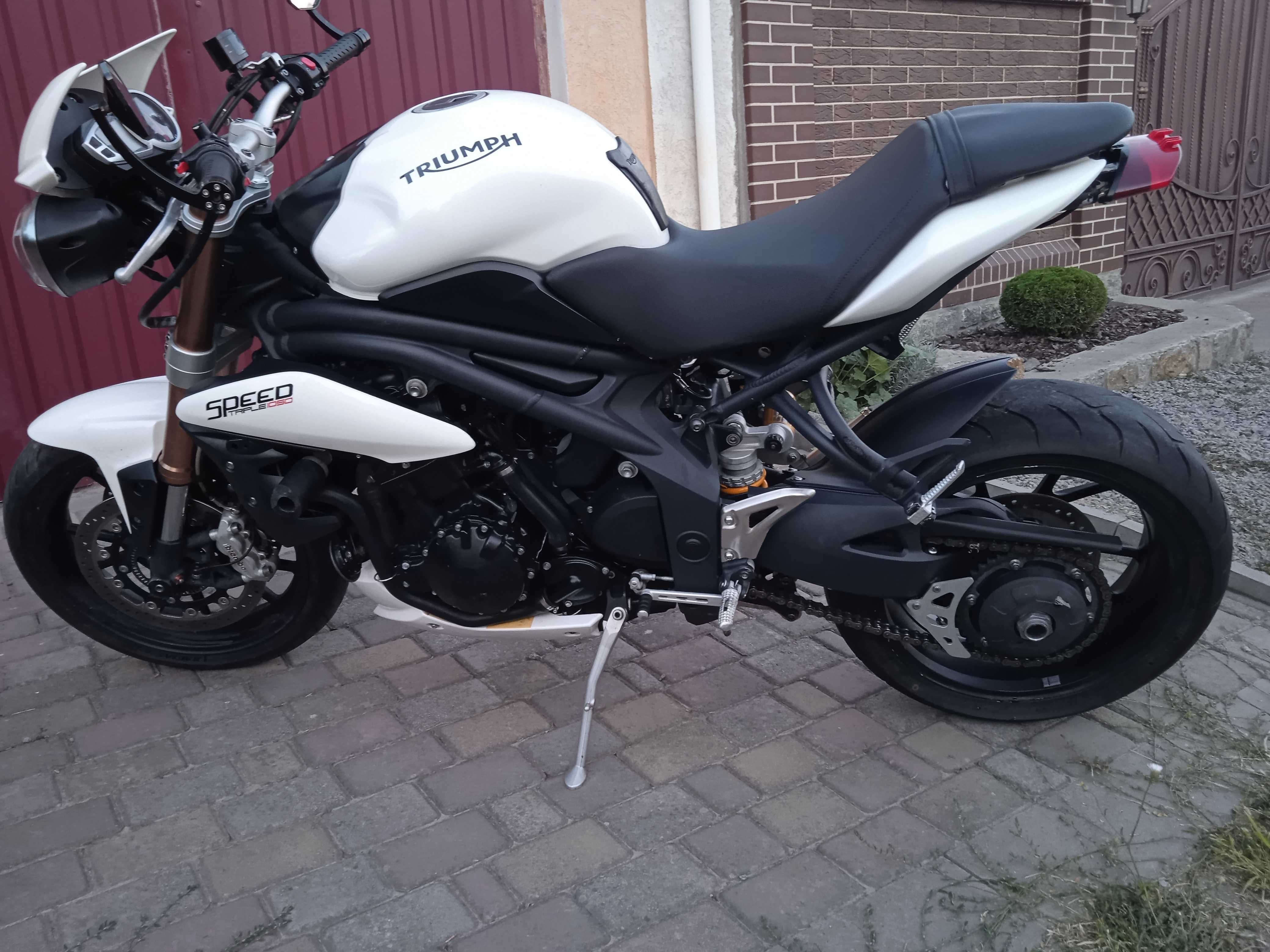 Продам Triumph Speed Triple 1050сс 2015 року