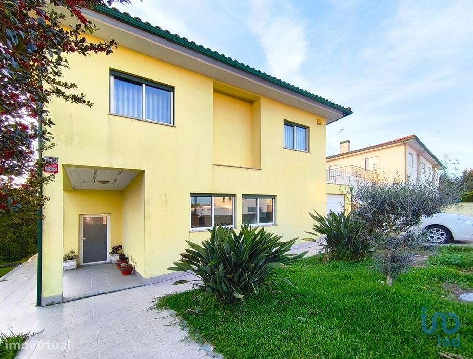 Casa / Villa T3 em Alvarães de 173,00 m2