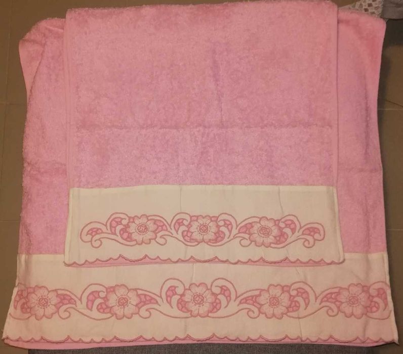 3 Toalhas de bordado de madeira, banho rosa rosa.