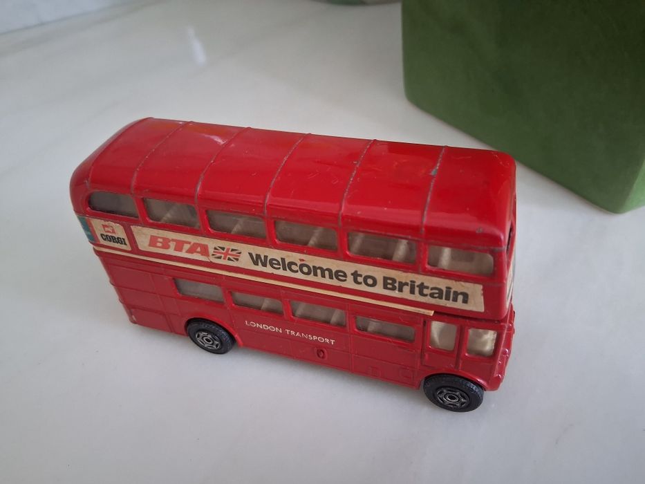 Carro miniatura Bus tipico inglês antigo