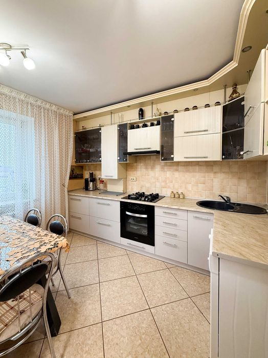 Продається 4 кімнатна квартира з автономним опаленням та ремонтом