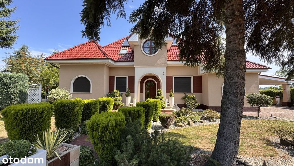 Rezydencja z basenem i prywatnym obserwatorium astronomicznym