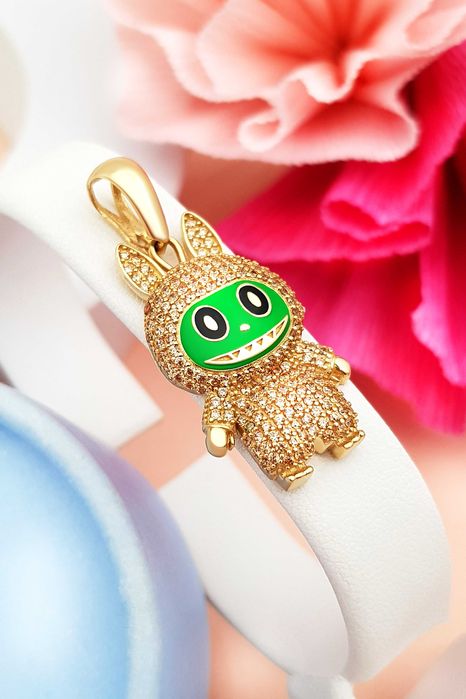 Złota zawieszka do łańcuszka skrzat z białymi cyrkoniami pr.585