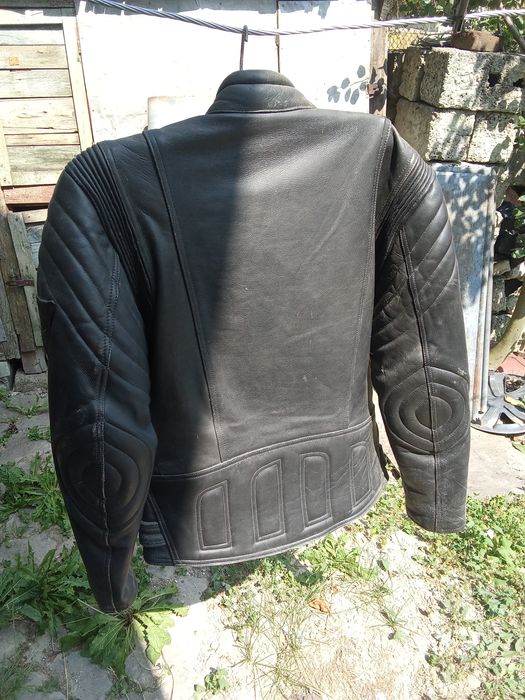 Байкерська мотоциклетна куртка