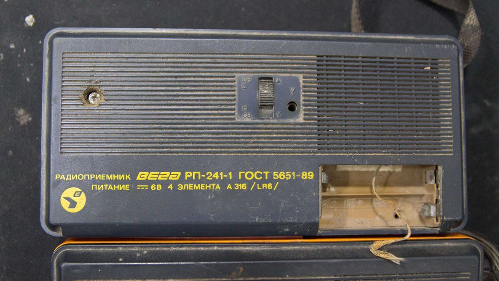 Радіоприймачі Вега. Плеєр касетний. Лот ретро