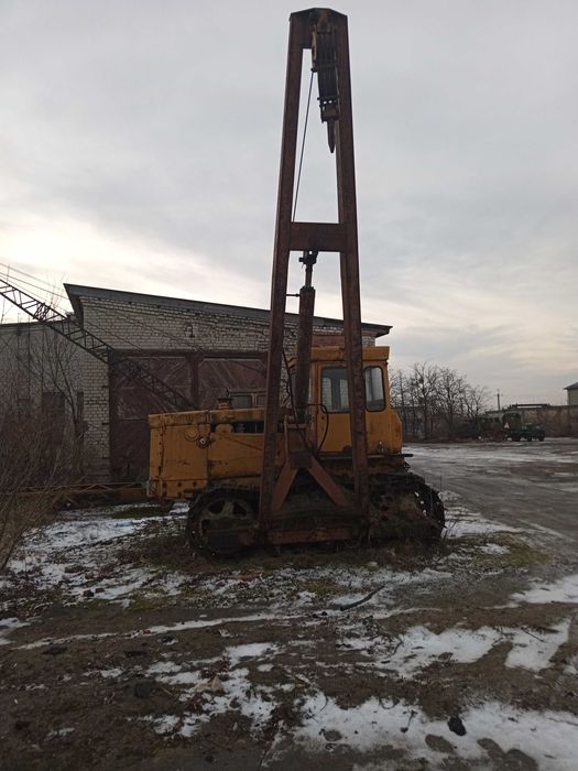 Трубоукладач ТР-12 на базі трактора Т-130