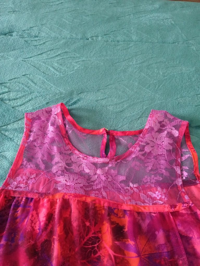 Top colorido com renda