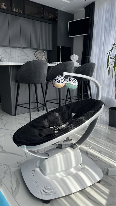 Mamaroo 5.0 заколисуючий центр 4 moms качеля