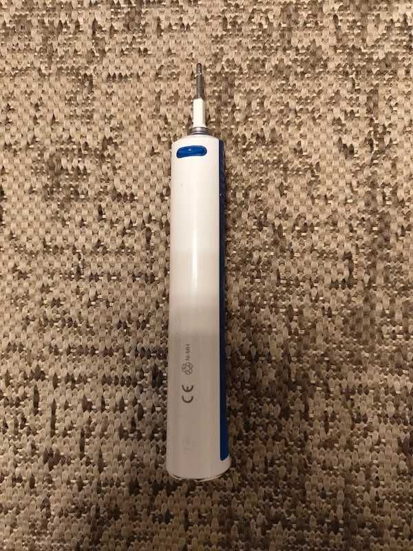 Escova elétrica Oral B Pro 600