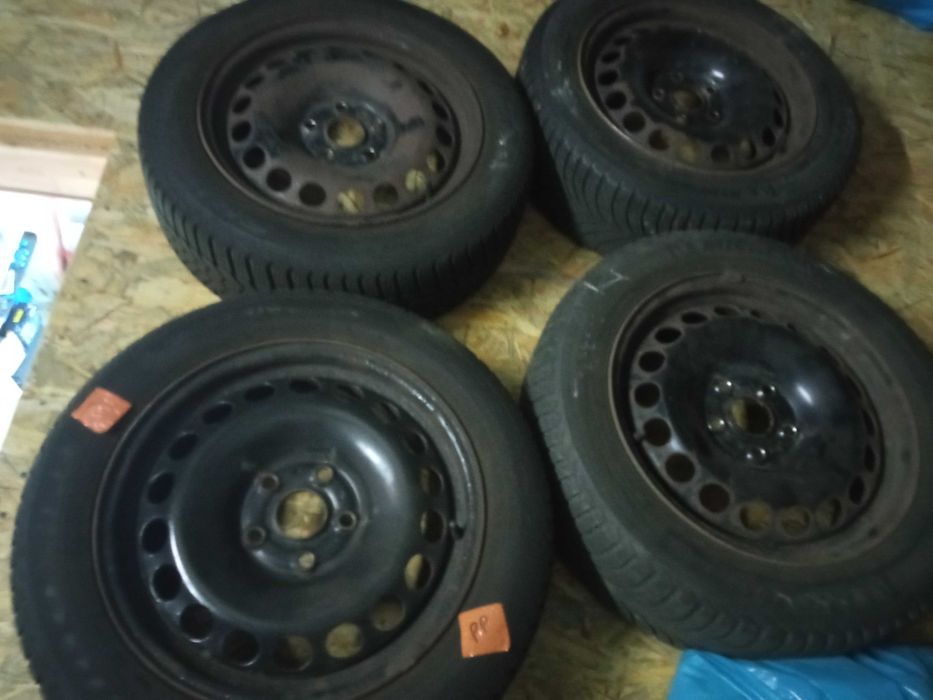 Opony zimowe z felgami i kołpaki Passat B6 dodatkowo opona gratis.