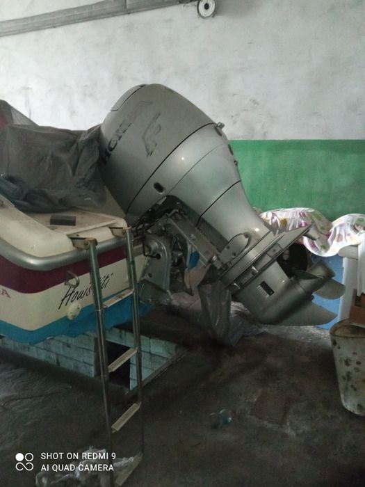 Продам лодку прогулочную с лафетом