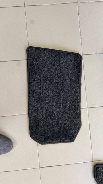 Продам оригінальні коврики Nissan Leaf 2018–2024