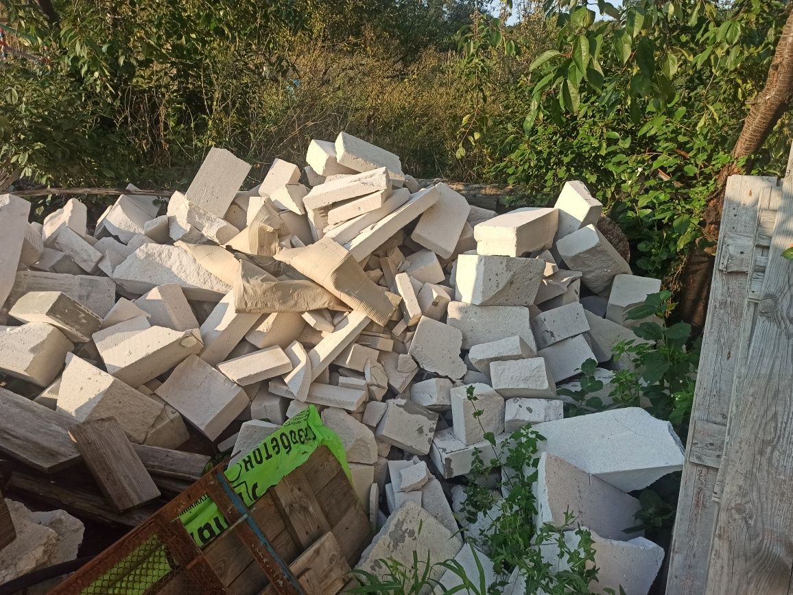 На підсипку гіпс і газоблок