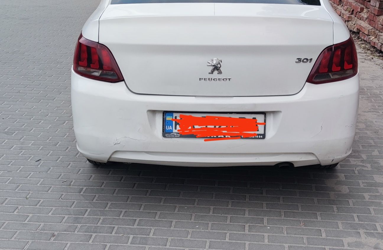 Peugeot 301 задний бампер