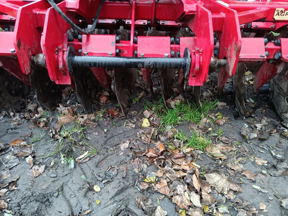 Talerzowy zestaw uprawowo siewny z kołami kopiującymi 3m