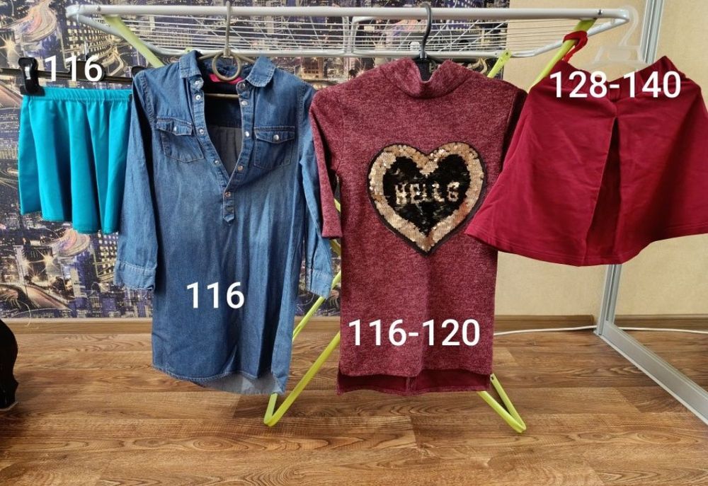 Віддам безкоштовно речі на дівчинку та іграшки