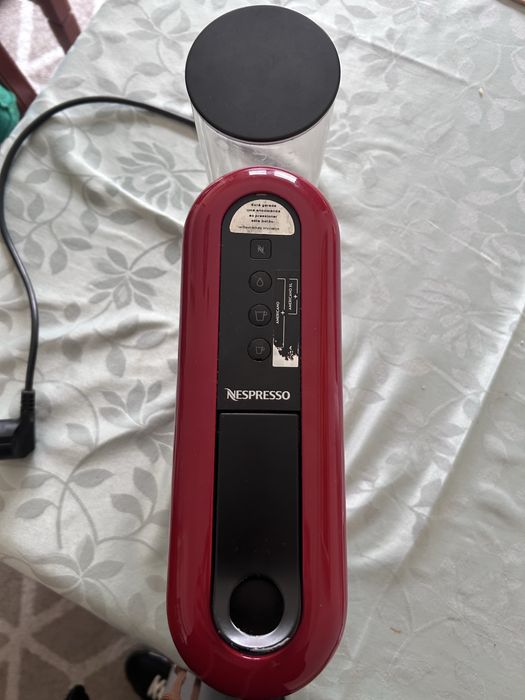 Maquina nespresso Essenza plus D45