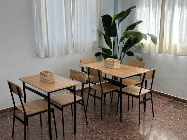 Mesa com 4 e 2 cadeiras para bares ou restaurantes - entrega gratia