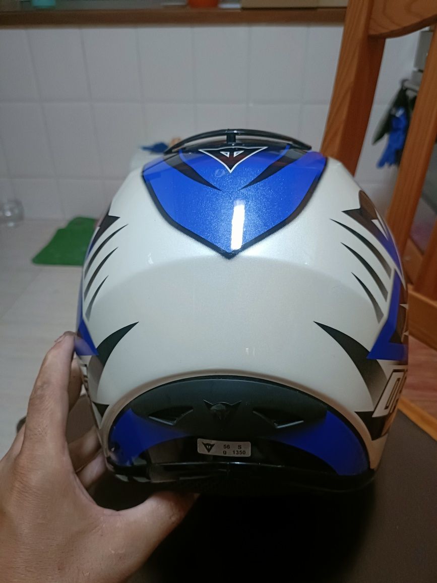 Vendo capacete dainese em muito bom estado.