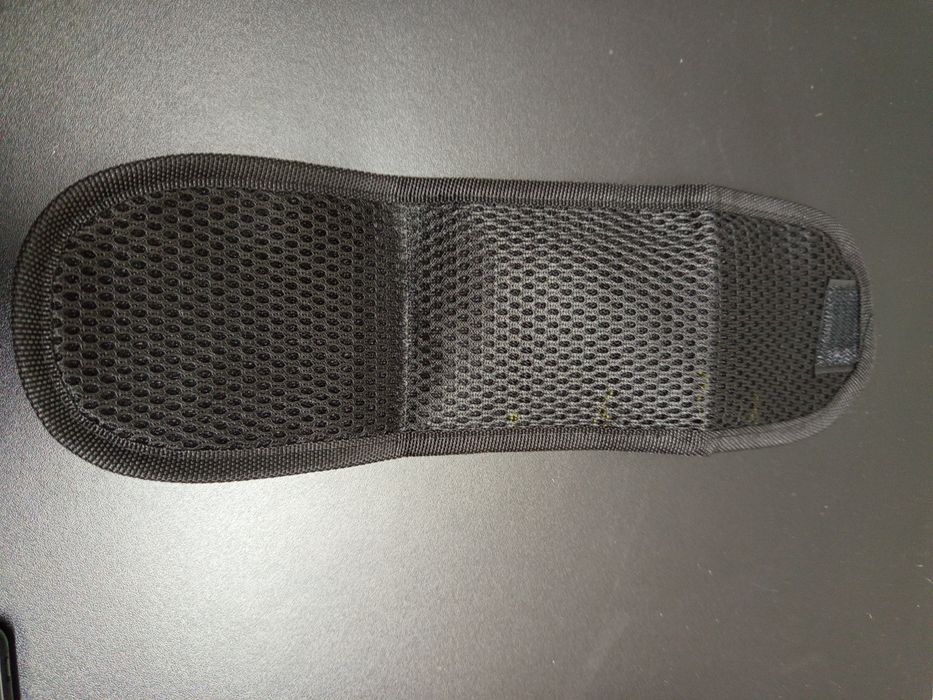 Pulseira magnética vermelha.