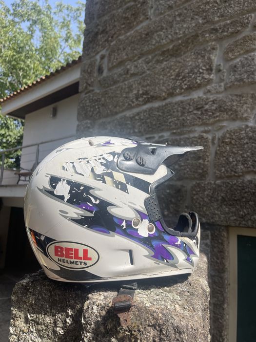 Capacete mota enduro Bell.