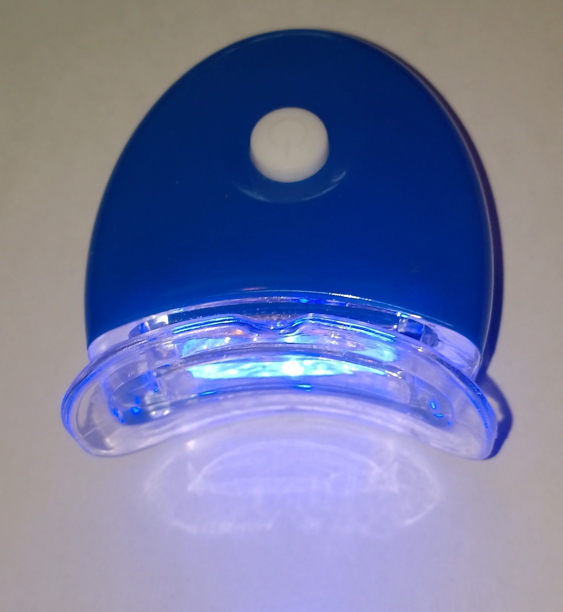 Lampa LED do wybielania zębów.