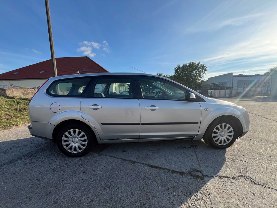 ford focus 1.6 2007, klima, hak, jezdzi skręca hamuje :)