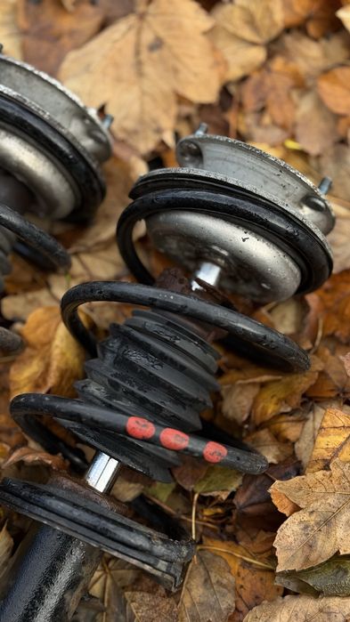 Передні Стойки Стійки БМВ E46 оригінал червоні мітки стойки пружина