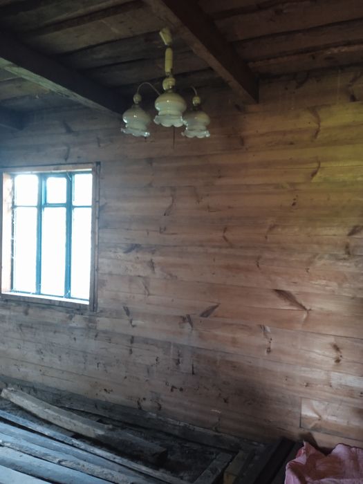 Дерев'яний будинок під розборку