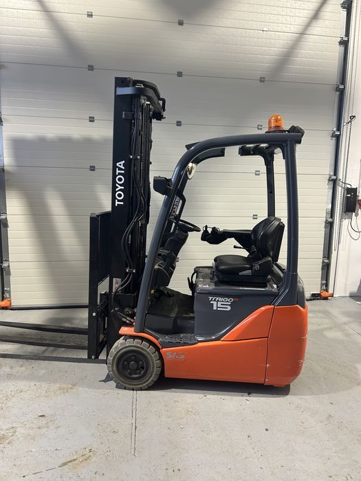 Wózek widłowy Toyota 8FBET15 elektryczny stan bdb